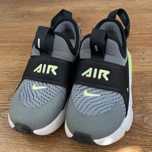 Toddler shoes 9c ... selling as is